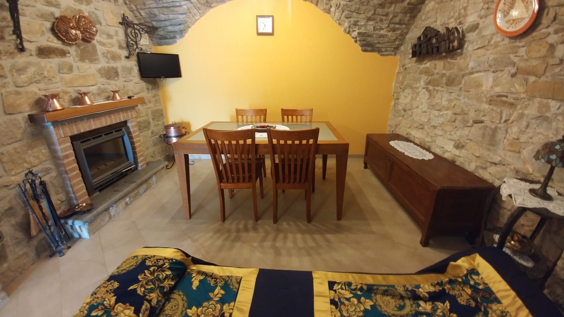 Taverna con Termocamino - Il cuore conviviale della casa