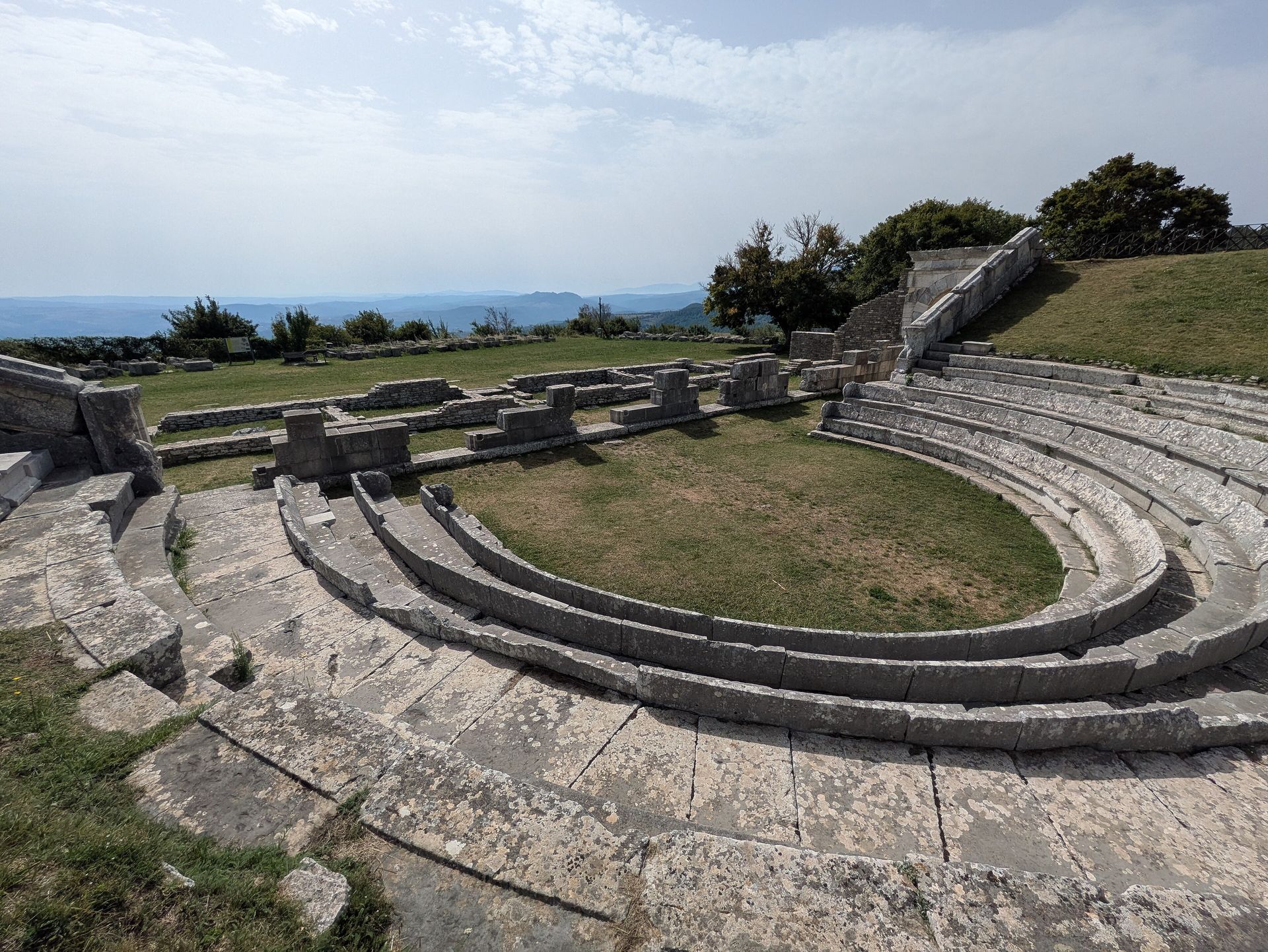 Teatro Sannitico - Area archeologica di Pietrabbondante